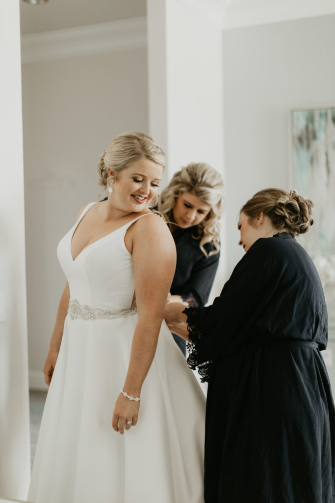 Bride Tribe Ready: How to be the best bridesmaids or maid of honor (MOH), tips by Alexa Kay Events. See more wedding planning advice at alexakayevents.com!