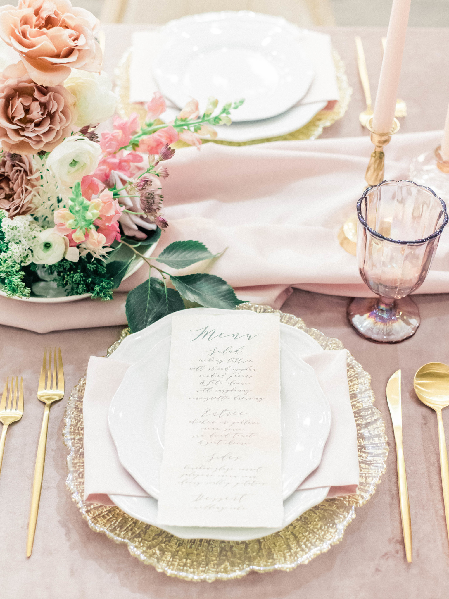 Mauve and gold wedding table setting: Whimsical mauve wedding inspiration on Alexa Kay Events. See more romantic wedding ideas at alexakayevents.com!